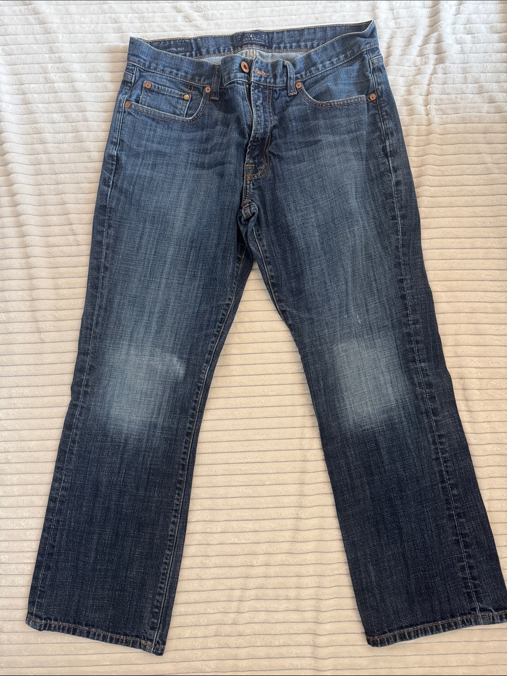 Lucky Brand Men's Indigo Straight Jeans with Faded Knees